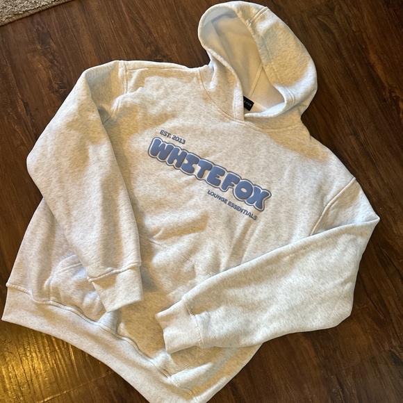 White Fox Boutique Tops - like-new white fox marle grey hoodie